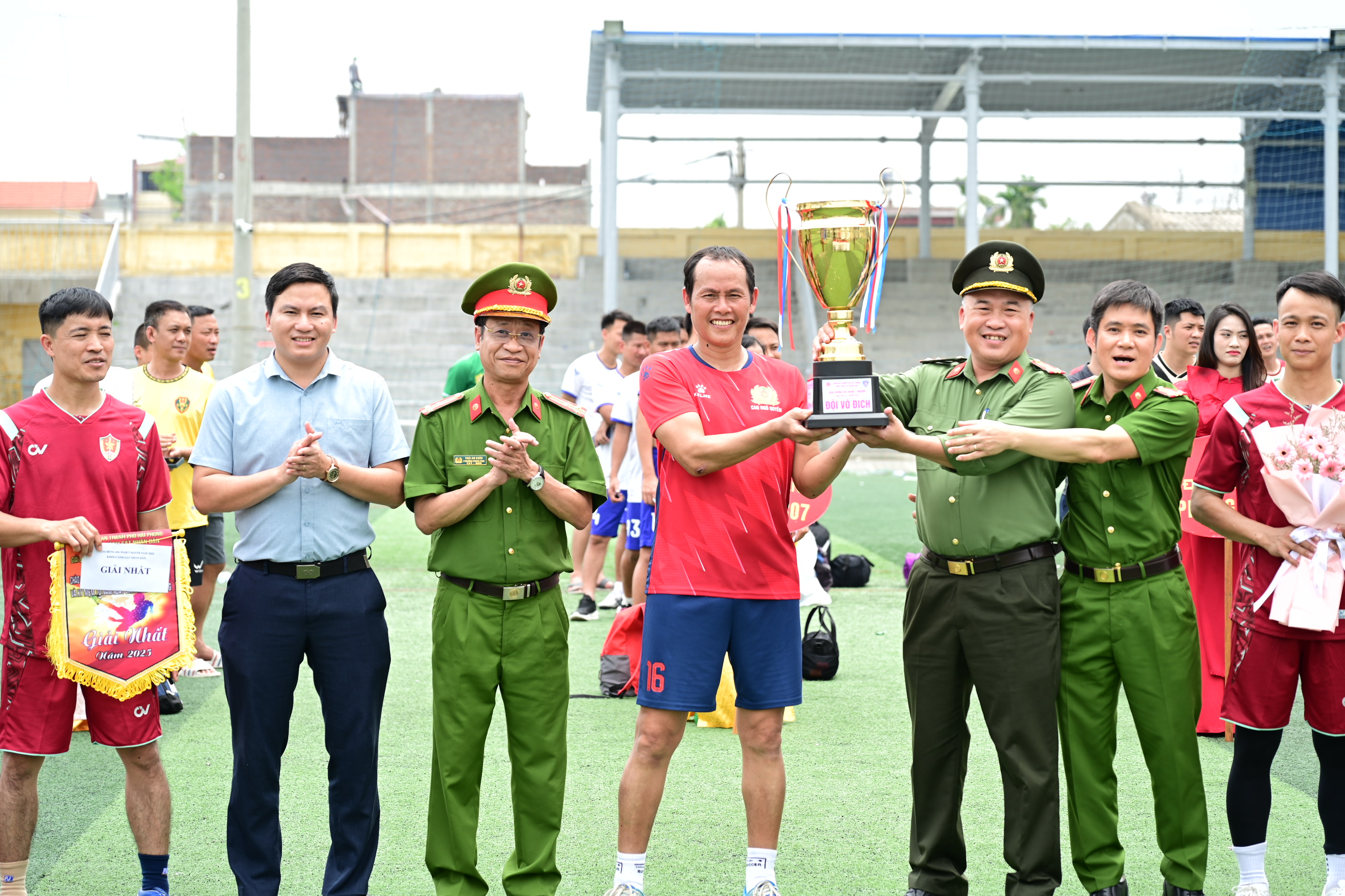 Đội tuyển Phòng Cảnh sát hình sự: Giành giải nhất bóng đá nam 7 người lần thứ IV năm 2025 Khối Cảnh sát nhân dân